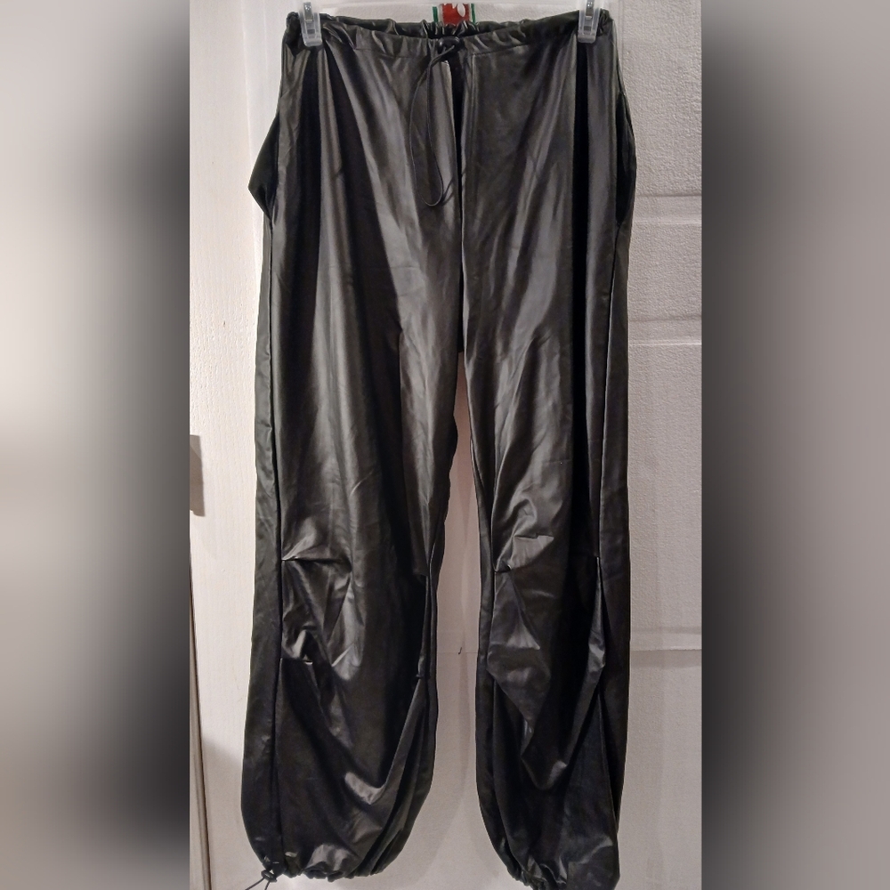 Black Women  Pants Size L